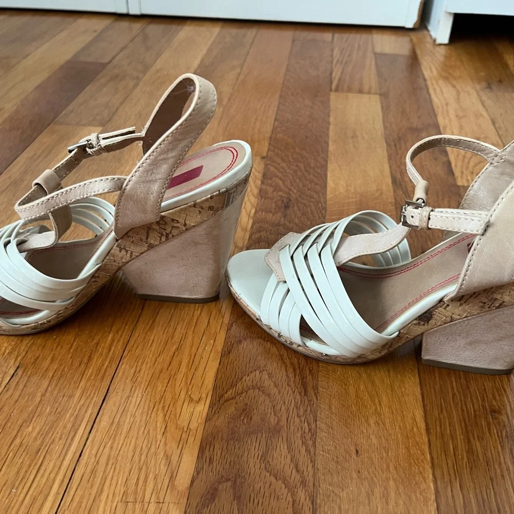 Saks fifth ave sandals in size 6 1/2 - Picture 4 of 4